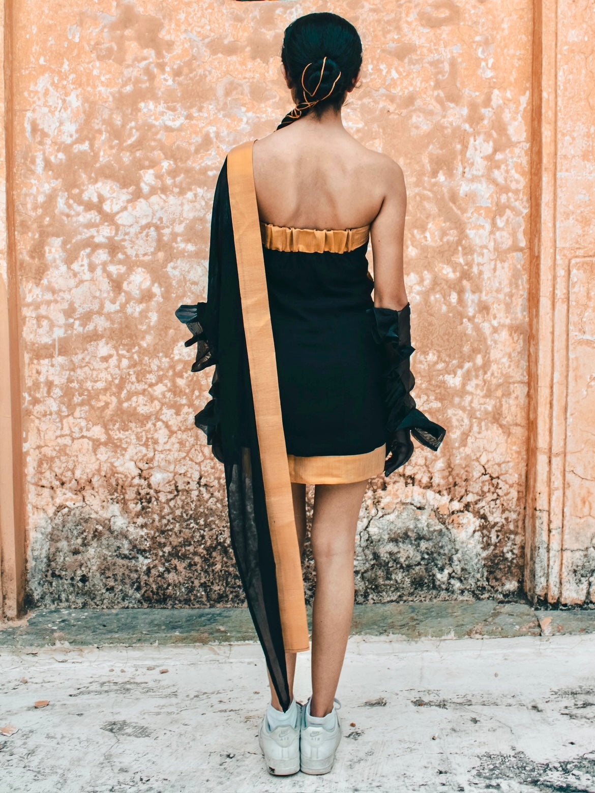 short saree, short, sarees, india, modern sarees, modern ethnic wear, black, white , social conscious , bollywood,